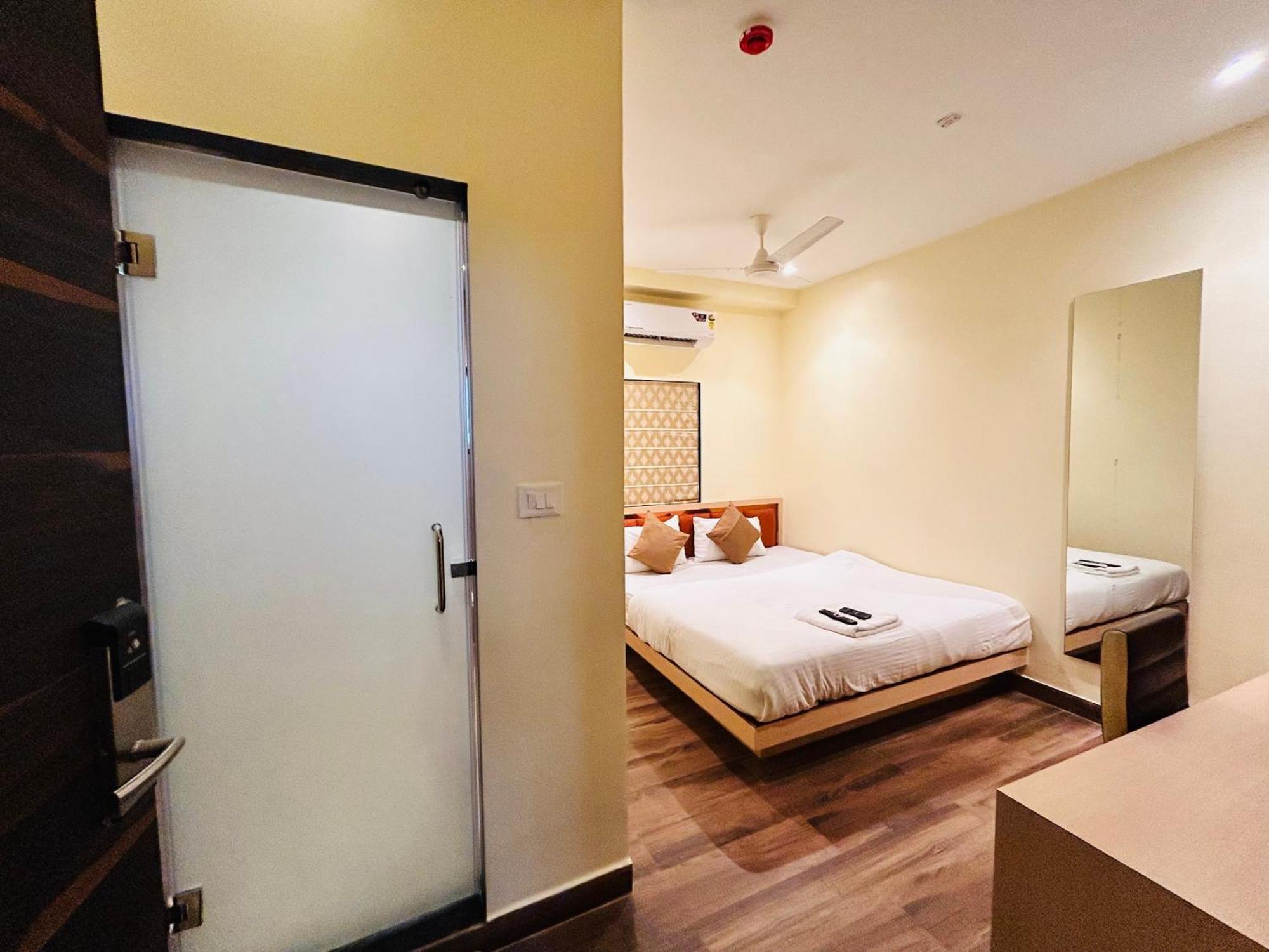 Golden Square - Kolkata Airport Hotel Eksteriør billede